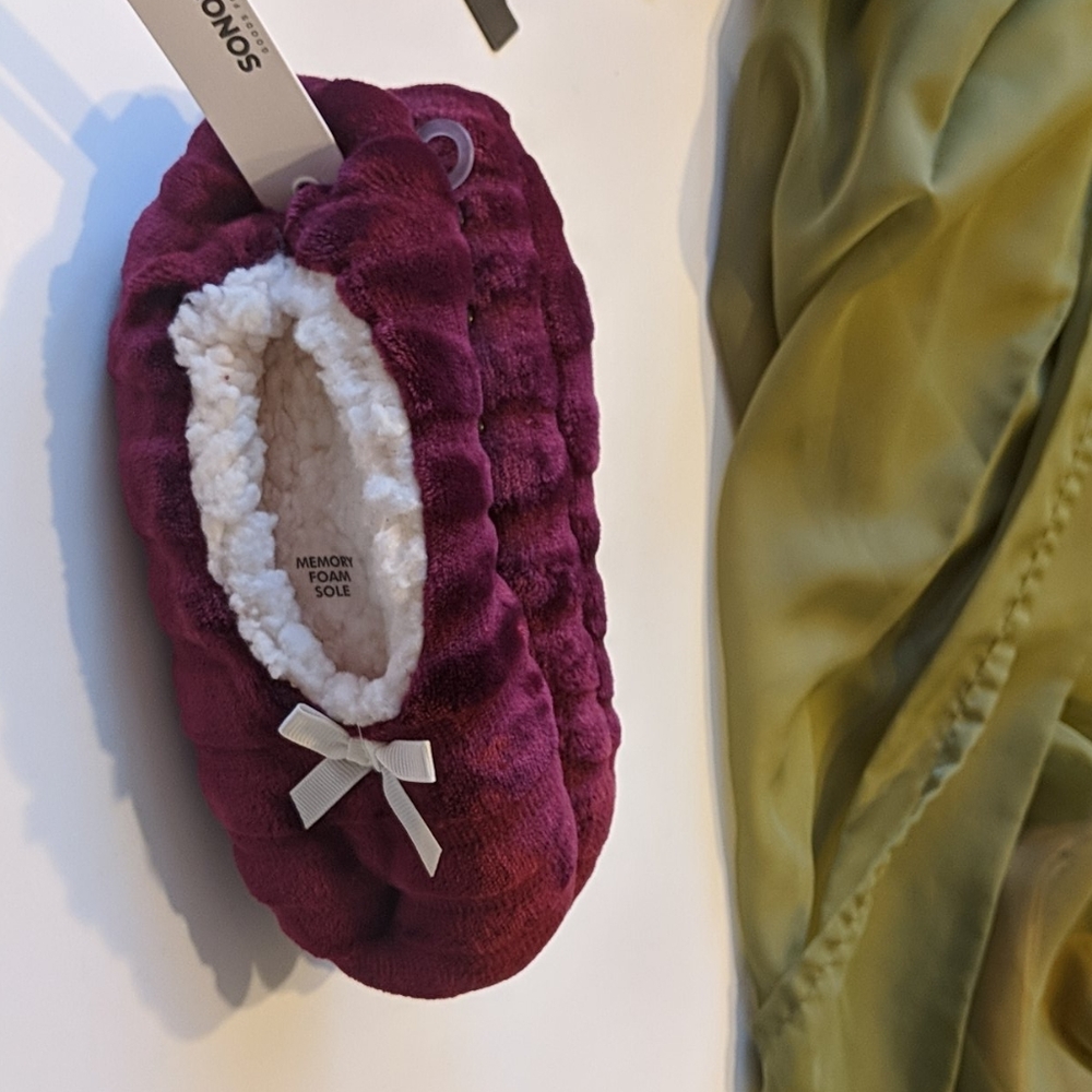 Slippers - Picture 2 of 4